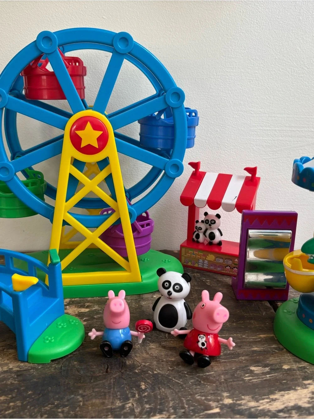 Peppa Pig Fair Playset Ferris Wheel bridge and merry go round Jazwares 2003